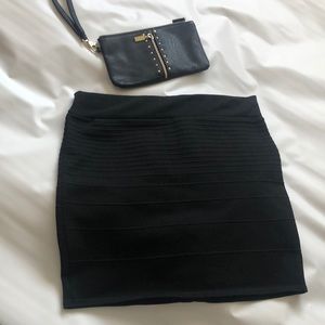 🔥Set of skirt and a hand purse🔥
